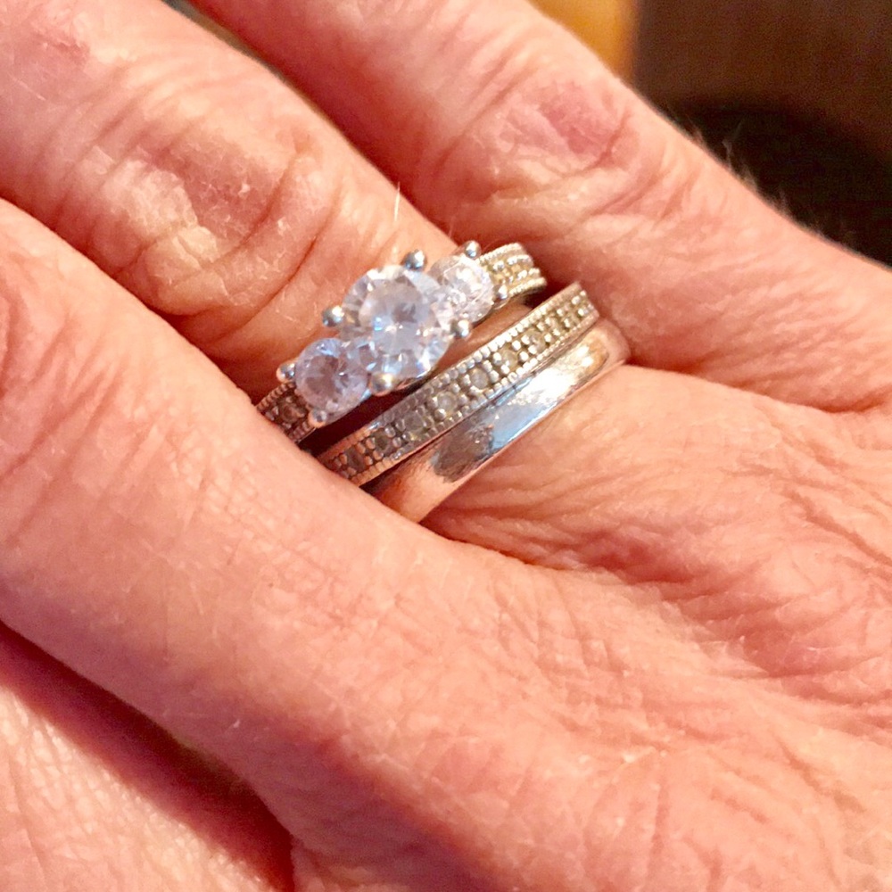 Cubic zirconia wedding set .